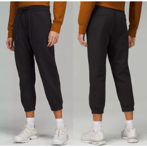 Lululemon Women’s Size 2 Loungeful High-Rise Cropped Fleece Black Jogger Pants - Picture 1 of 13